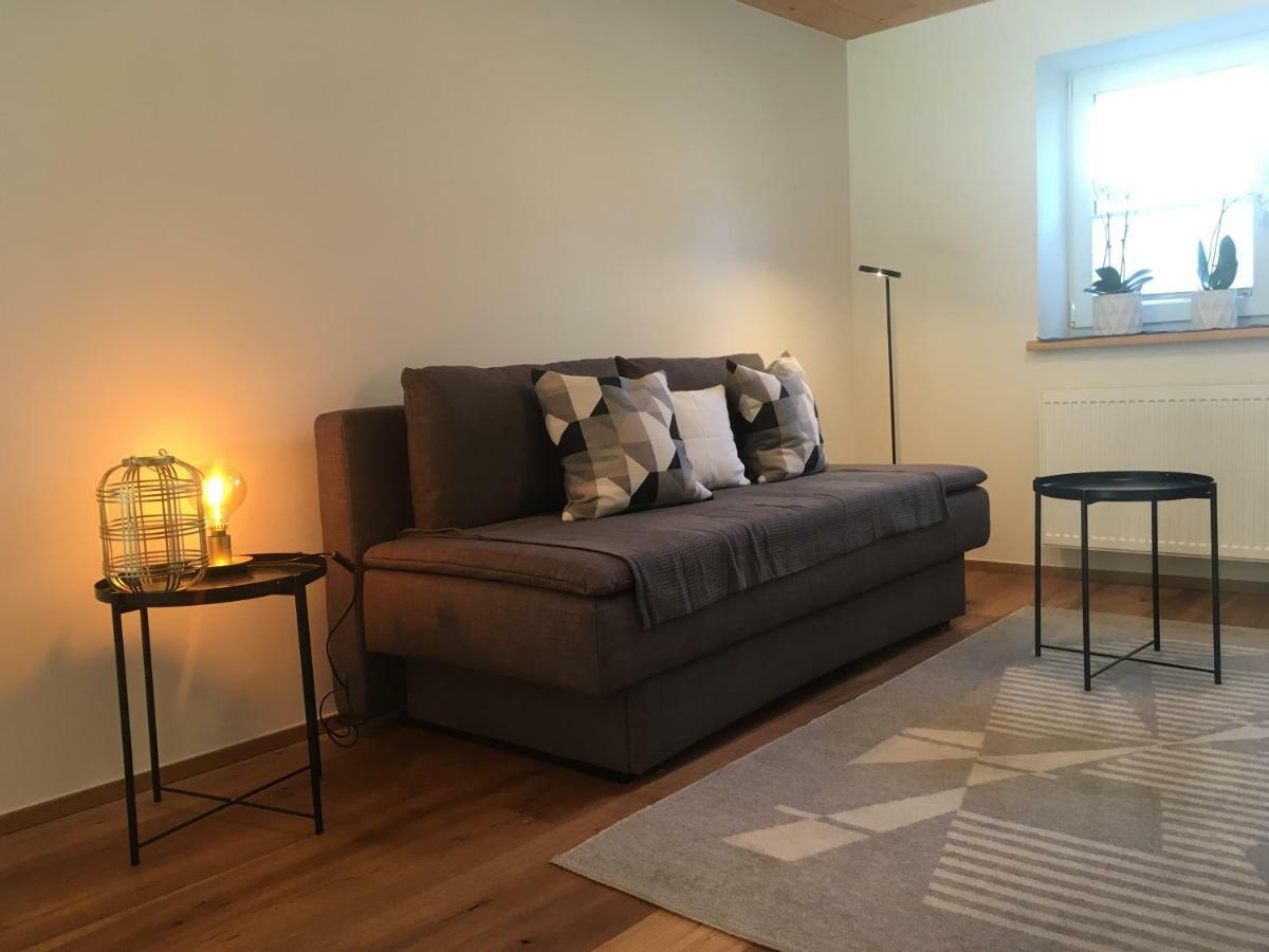 Wohnung In Zentraler Lage Im Rheintal เกิทซิส ภายนอก รูปภาพ